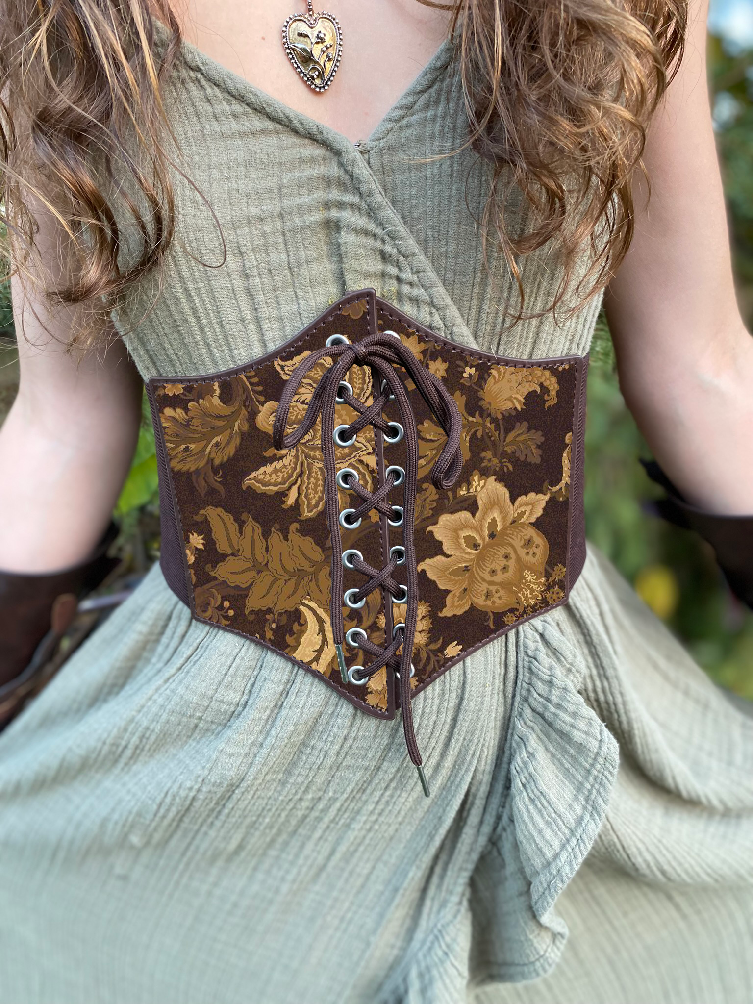 Detail: amberleaf corset